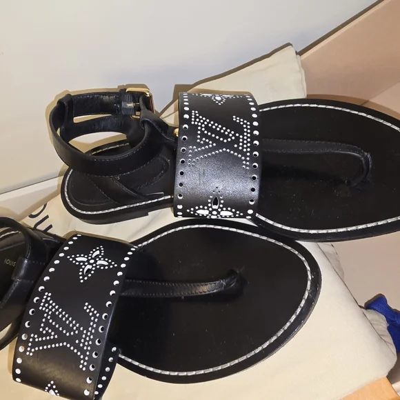 Louis Vuitton Women's Horizon Flat Sandals Perforated Leather Size 40 - Picture 3 of 7